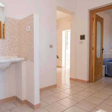 Apartment In A Drive Away From The Sea
